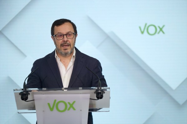 Vox insinúa que Feijóo puede querer forzar elecciones en CCAA sin acuerdo presupuestario