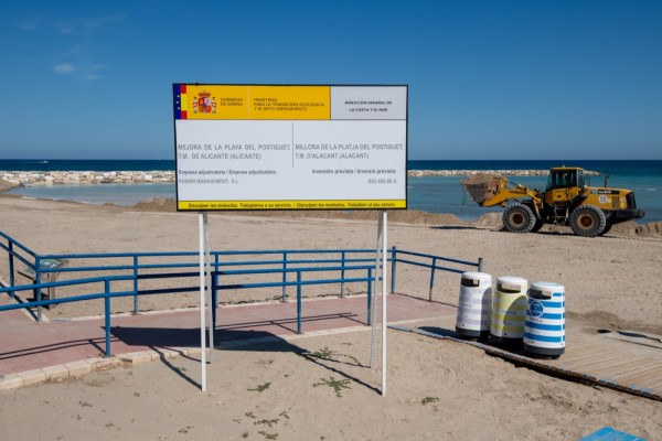 Costas concluye la regeneración de El Cocó de Alicante en tiempo récord y libera la playa en verano