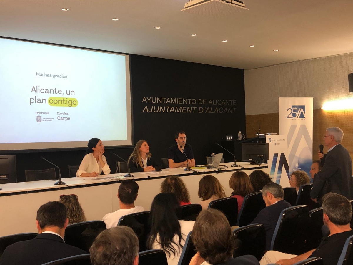 Un momento de la presentación de aportaciones al PGE de Alicante. - 