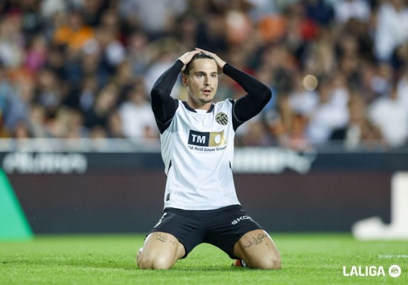 Las Palmas hunde a un Valencia que ya es colista