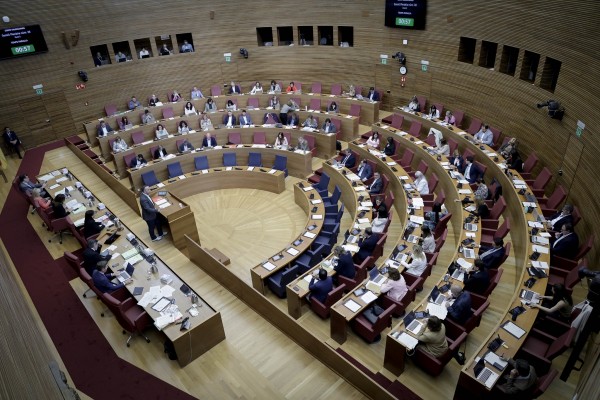 El pleno de Les Corts debate y vota los Presupuestos en un único día por primera vez en décadas