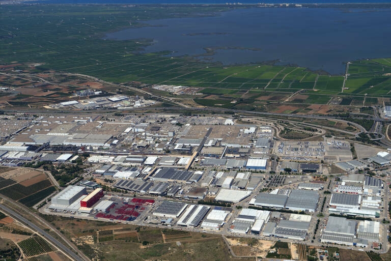 La filial valenciana de Forvia vuelve a beneficios y gana 15,9 millones tras facturar 163 millones