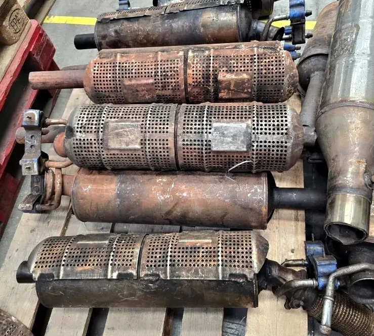 Sorpresa en el Puerto de Alicante: Vigilancia Aduanera halla 170 kilos de cocaína en catalizadores de vehículos