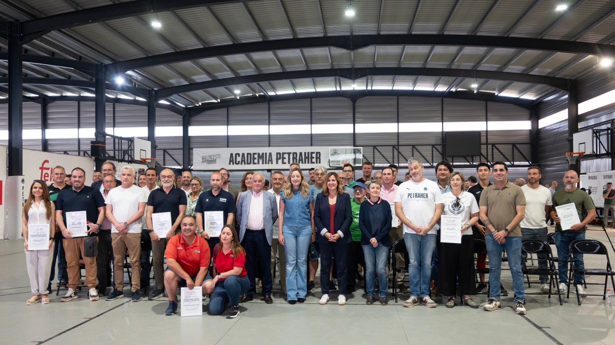 La Fundación Deportiva Municipal entrega la propuesta de autorizaciones demaniales a 40 entidades deportivas sin ánimo de lucro para la gestión de instalaciones deportivas municipales