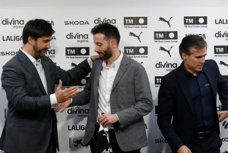 Corberán empieza a sentar las bases de 'su' Valencia en Singapur