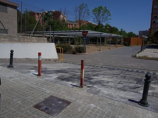 Alcoy cierra dos aparcamientos en zonas catalogadas como verde tras una denuncia de La Carrasca