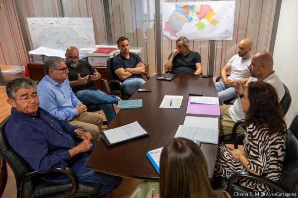 Diego Ortega se compromete con vecinos y propietarios a acelerar la regularización de Villas Caravaning