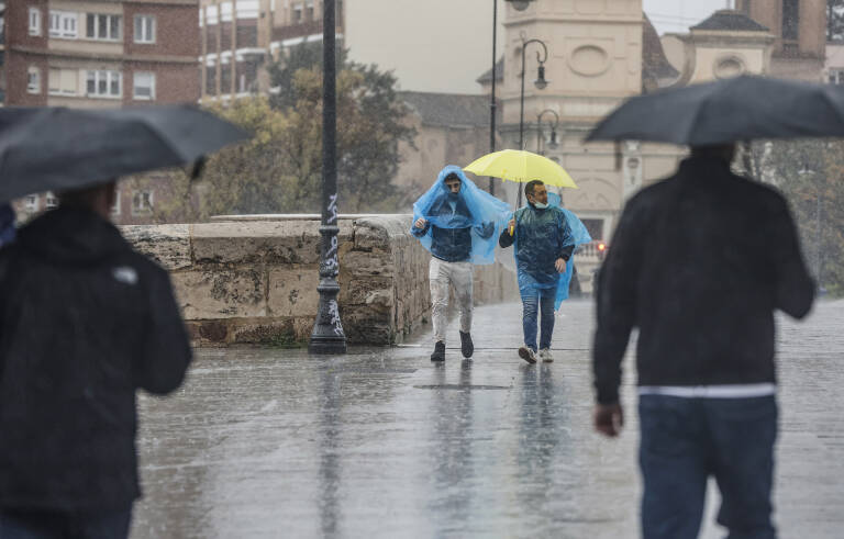 Aviso amarillo por lluvia en el litoral sur de Valencia y el norte de Alicante
