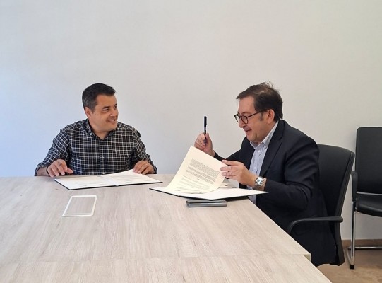 Cultura firma un protocolo con el Ayuntamiento de Rocafort para la utilización conjunta de 'Villa Amparo'