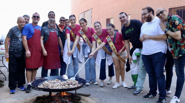 Las paellas, la ofrenda a la Virgen de La Esperanza y el pasacalle infantil protagonizan el lunes de Fira

