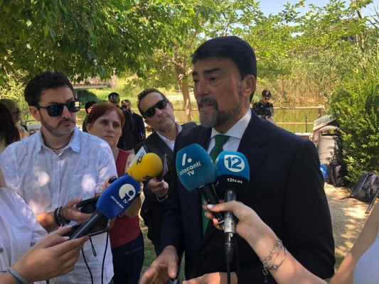 Barcala pide informes tras la advertencia de Intervención sobre dos posibles 'troceos' de contratos