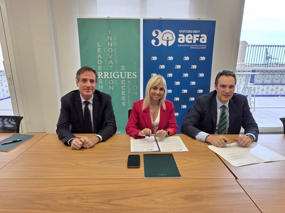 Aefa y Garrigues renuevan su colaboración para la formación de las empresas familiares alicantinas