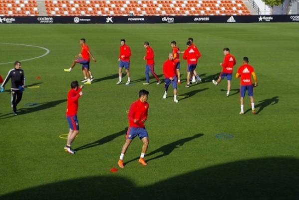 Buen ambiente en el último entrenamiento del VCF antes de medirse al Eibar