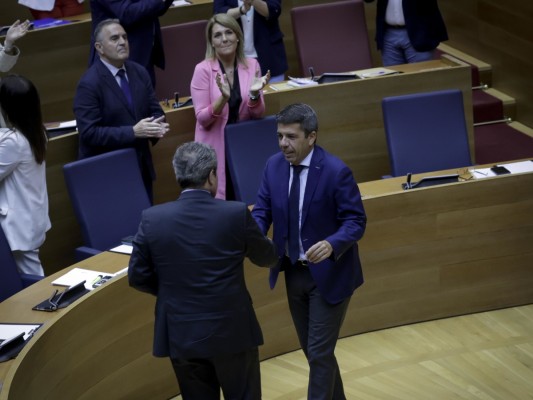 PP y Vox dan luz verde a los Presupuestos de la Generalitat tras un extenso debate en Les Corts