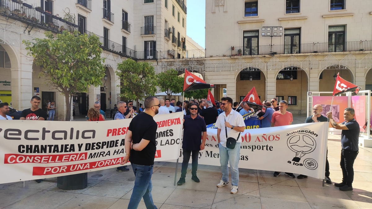 El PP suma a Vox para rechazar un ente coordinador del bus en l'Alacantí y anuncia un refuerzo en junio