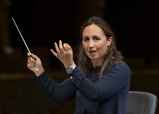 La directora portuguesa Joana Carneiro debuta al frente de la OSRM en Murcia y Cartagena