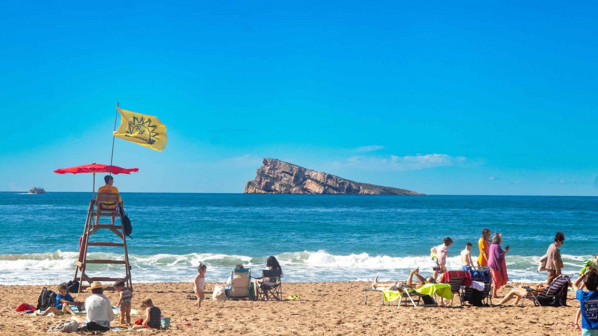 Benidorm refuerza a partir del 1 de junio la limpieza, socorrismo y seguridad en las playas 