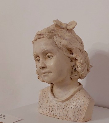 Las miradas de barro de Tica Balsalobre: la artista cartagenera expone sus esculturas en La Alberca