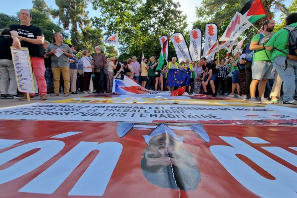 Sindicatos, colectivos y partidos de izquierdas se manifiestan en Castelló contra Mazón