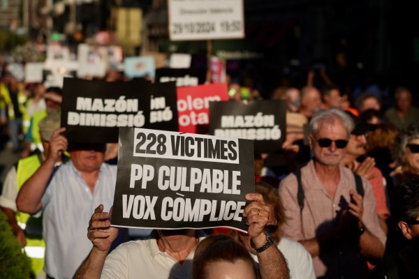 La séptima manifestación contra Mazón vuelve a exigir su dimisión: 