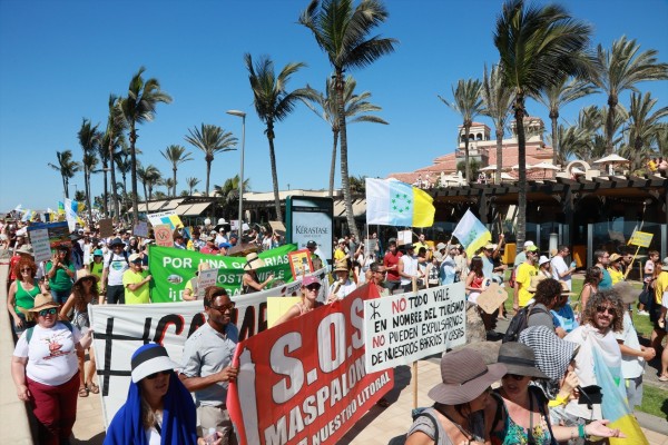 Las protestas contra el turismo masivo en Canarias llegan a varios de los principales núcleos turísticos