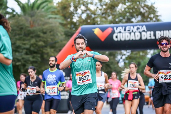 Más de 18.100 personas suman 90.535 euros por la investigación en un ‘Valencia contra el Cáncer’ de récord