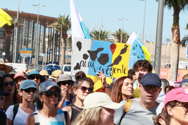 Las protestas contra el turismo masivo en Canarias llegan a varios de los principales núcleos turísticos