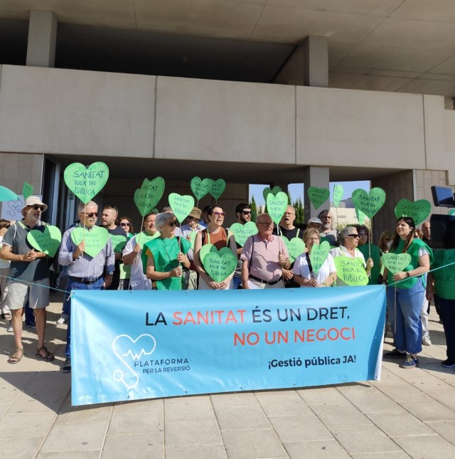La plataforma por la reversión del Vinalopó pide a Pérez Llorca que revierta la gestión del hospital