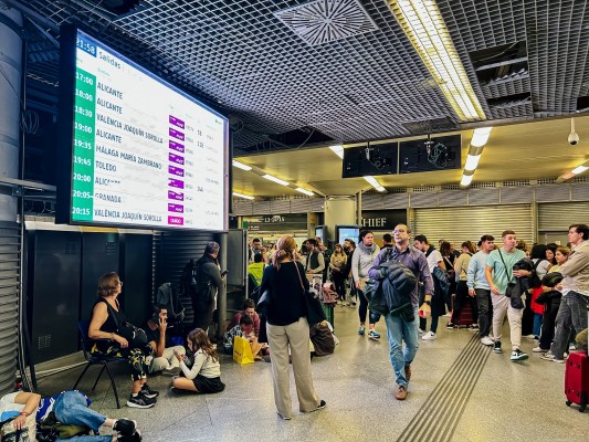 Puente prevé que este lunes pueda restablecerse la circulación de los AVE entre Atocha y Chamartín