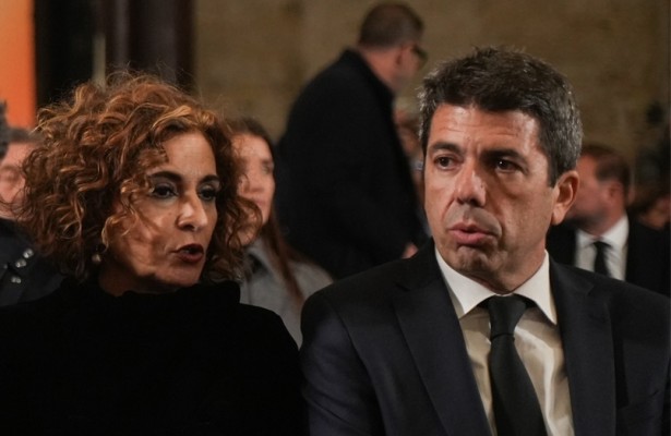 Montero concede un tercer anticipo de 486 millones a Mazón mientras le debe 900 y le retrasa el Extra FLA