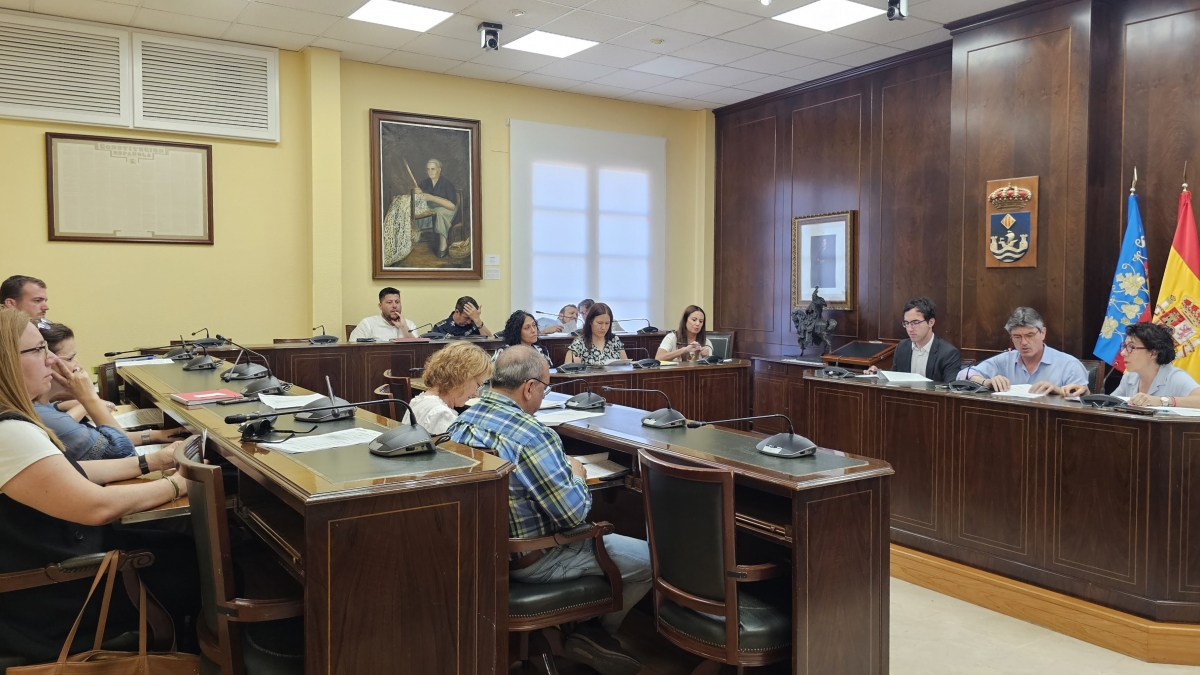 La Vila Joiosa refuerza la vigilancia y limpieza de sus playas con el inicio de temporada estival