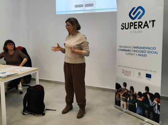 Nules imparte un taller de alfabetización digital para facilitar los conocimientos prácticos del alumnado