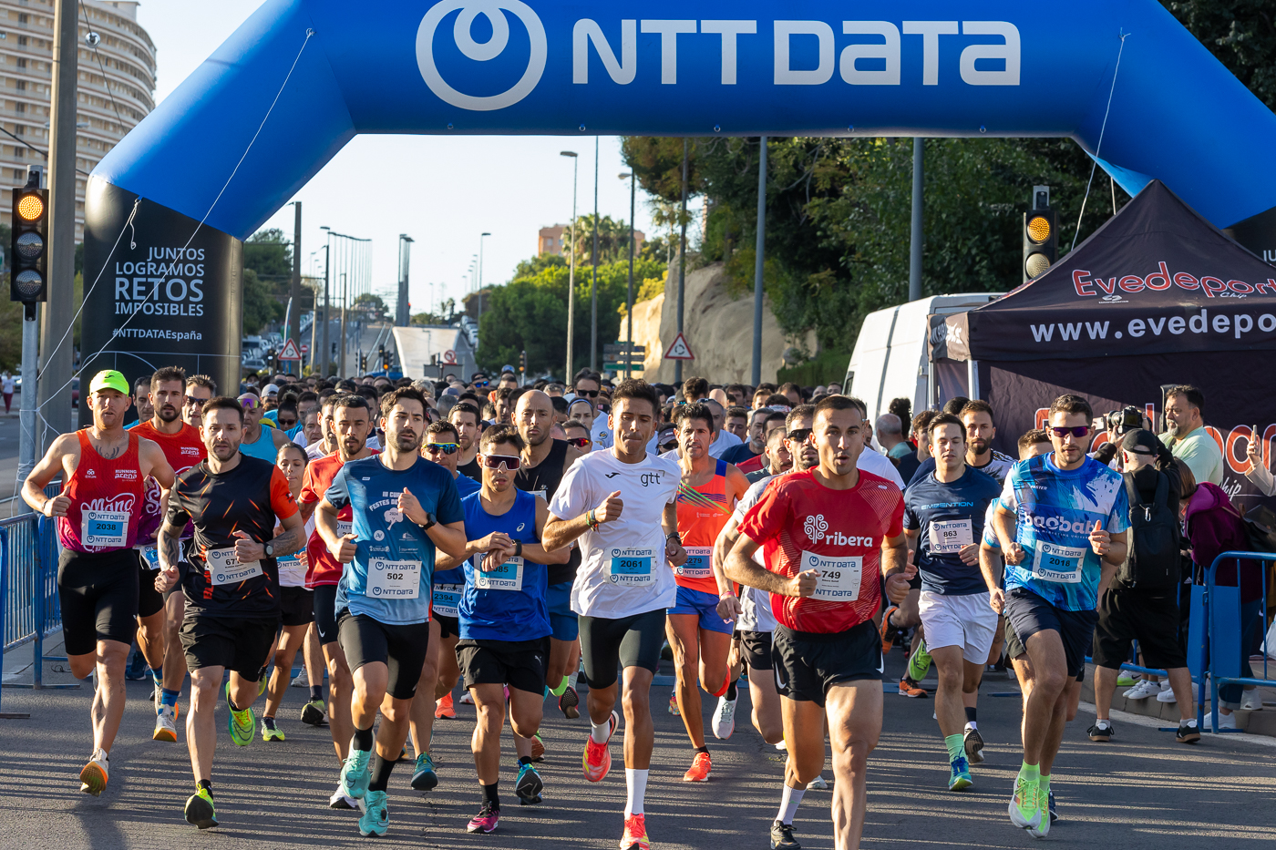 Más de 2.000 personas participan en la III Carrera NTT Data Empresas de Alicante 
