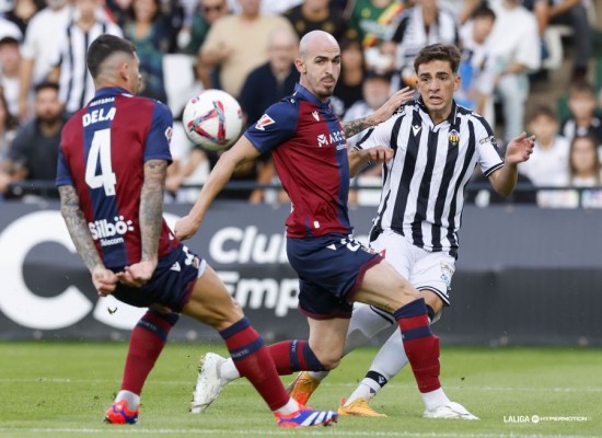 Oriol Rey se suma a la lista de bajas del Levante UD tras ver la quinta amarilla