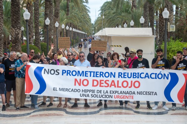 Los vendedores de los puestos de la Explanada se manifiestan por la falta de reubicación inmediata