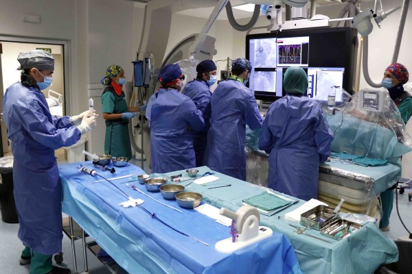 El Hospital La Fe alcanza el implante número 1.000 de válvula aórtica sin cirugía abierta
