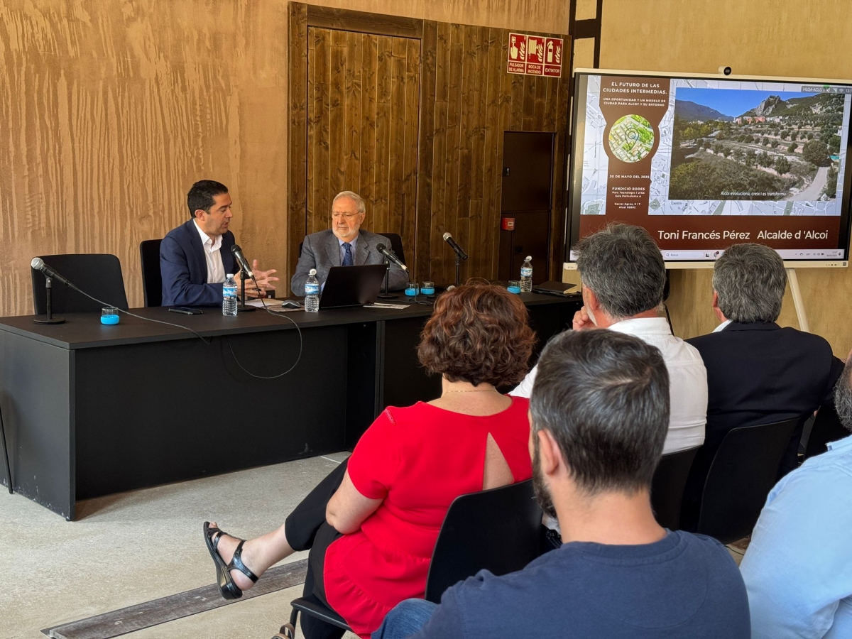 Alcoy pone sobre la mesa sus fortalezas como ciudad intermedia para impulsar el crecimiento económico y la mejora social