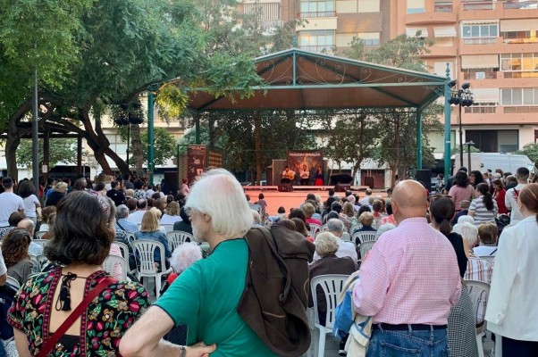 Talleres infantiles, conciertos y sorteos dinamizan el comercio local de Alicante con el Benalúa Fest 