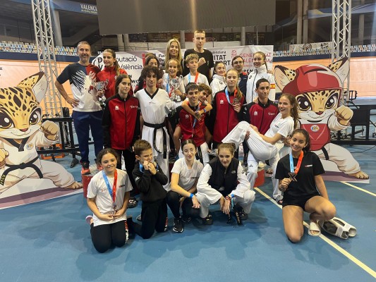 TKD Finestrat, EET Alcàsser y Olimpo Sedaví conquistan el XII Open de Taekwondo en la modalidad de combate 