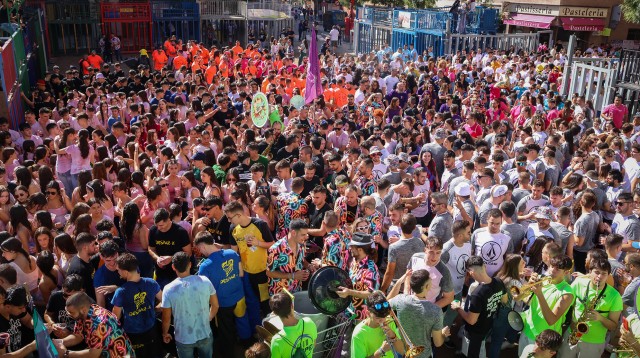 Onda se embarca en su Fira con un multitudinario almuerzo, pasacalles y mucha fiesta