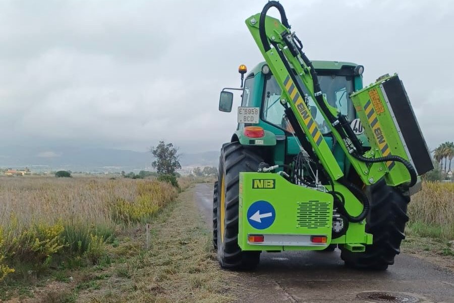 El Ayuntamiento de Torreblanca intensifica la limpieza de los caminos rurales   