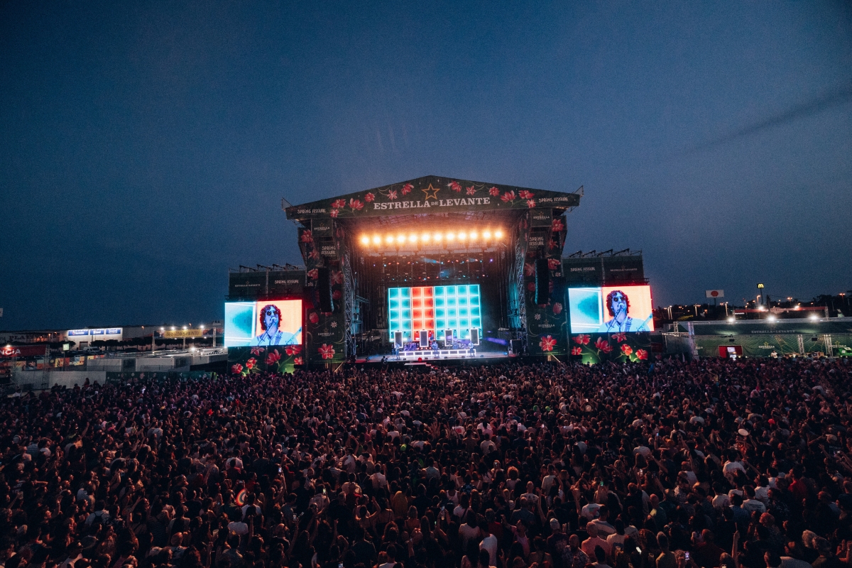 25.000 voces corean los 'hits' de Lori Meyers, Sidonie y Suede en el arranque del Spring Festival