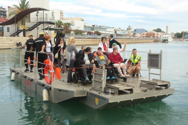 El XVI encuentro ‘Un mar para todos’ de Cocemfe y RCN Castellón reúne a más de 300 personas
