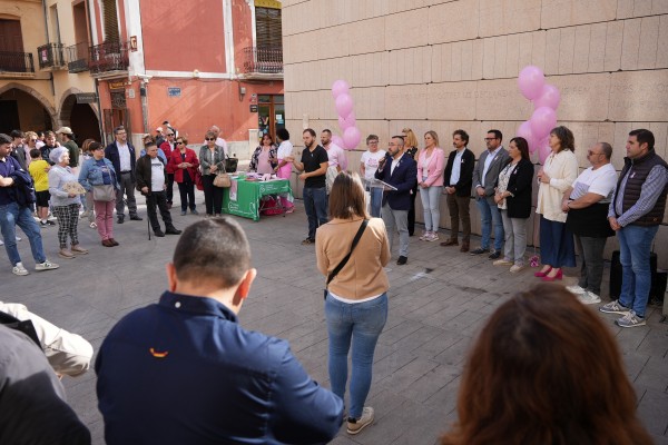 Vila-real commemora el Dia Mundial contra el Càncer de Mama amb l'AECC
