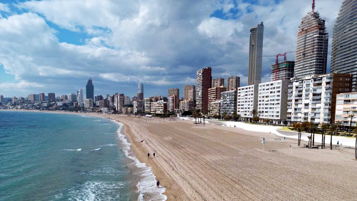 Benidorm, tercer destino en plazas de alojamiento por detrás de Madrid y Barcelona, según Exceltur