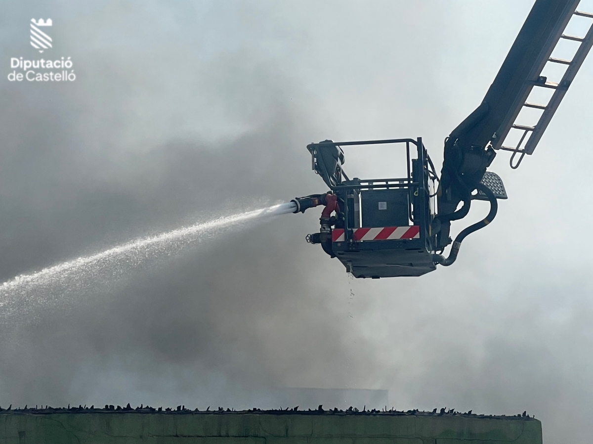 La justicia abre una investigación por el incendio industrial de Almassora