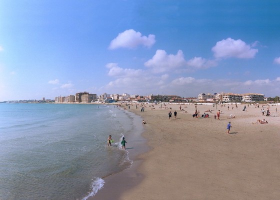 Un hombre de 70 años fallece ahogado en la playa de los Náufragos de Torrevieja