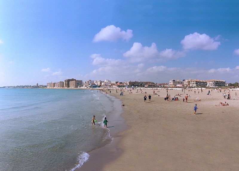 Un hombre de 70 años fallece ahogado en la playa de los Náufragos de Torrevieja