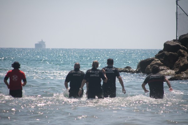 Policías Locales, bomberos y Agentes de Movilidad de Castelló completan un curso pionero de rescate acuático 