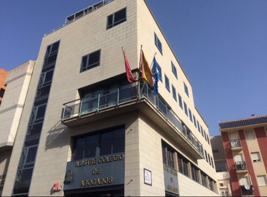 Los abogados de Caravaca atienden a los detenidos en furgones de la Guardia Civil por falta de espacio
